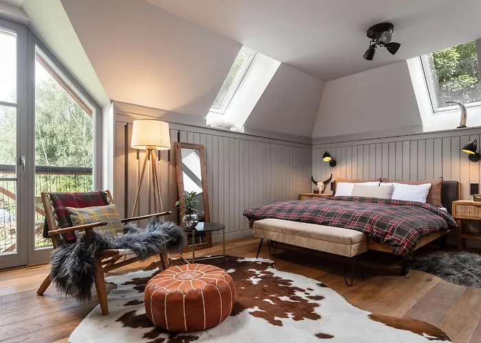 Peaceful, Cozy Designer Mountain Studio