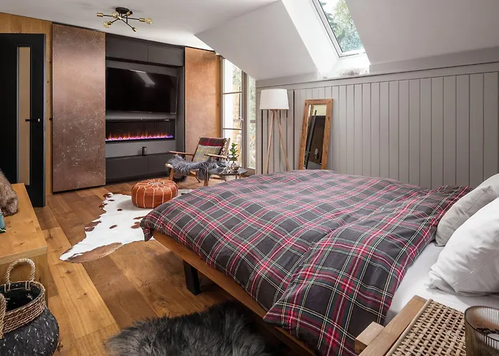 Peaceful, Cozy Designer Mountain Studio